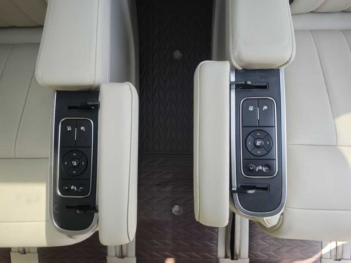 廣汽傳祺 M8  2018款 320T 尊貴版圖片