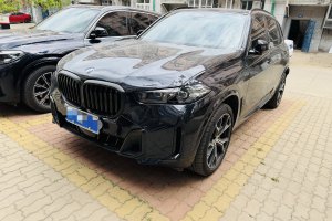 寶馬X5 寶馬 xDrive 30Li 尊享型M運(yùn)動(dòng)曜夜套裝