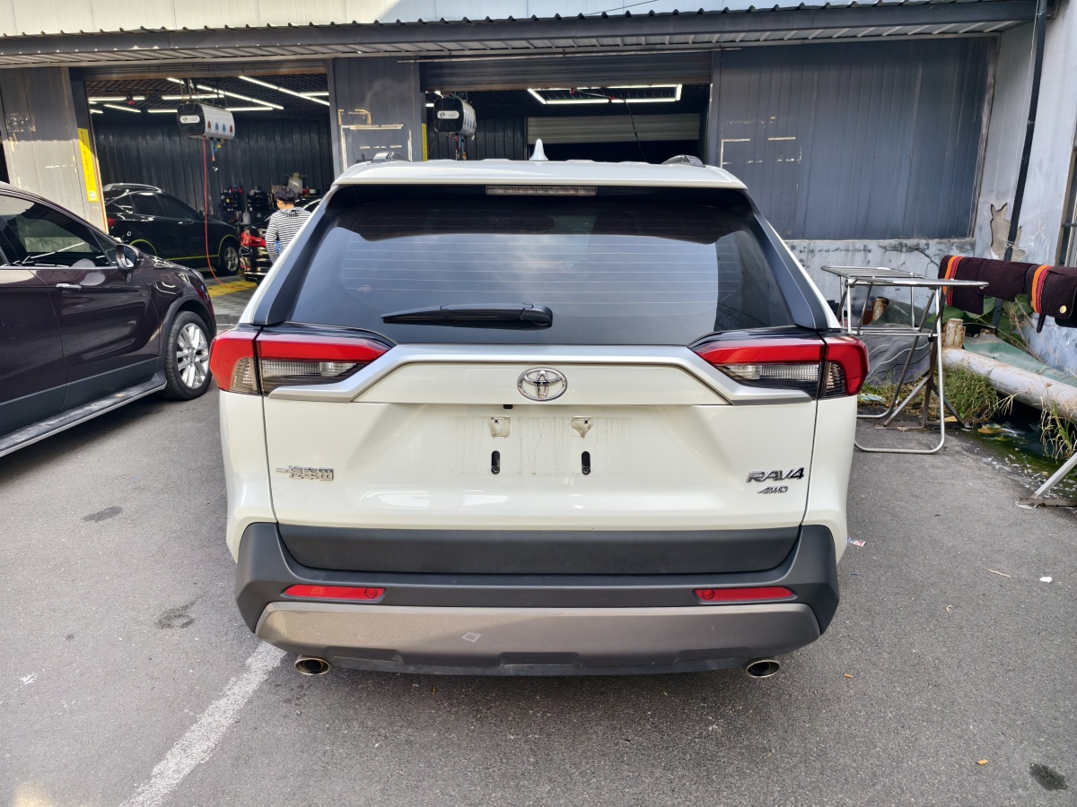 2022年3月豐田 RAV4  2018款 榮放 2.0L CVT兩驅(qū)風(fēng)尚版