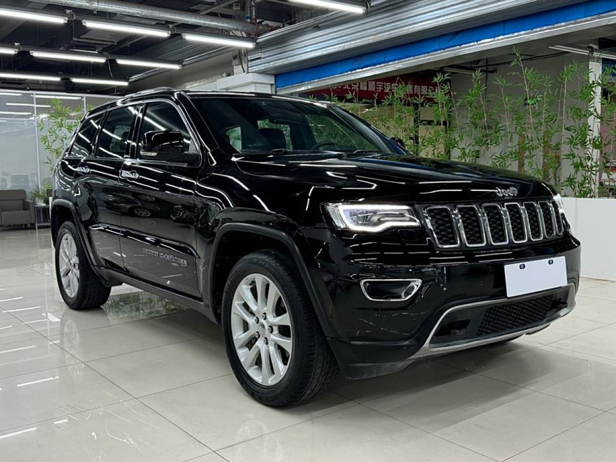 2018年6月Jeep 大切諾基  2017款 3.0L 舒享導(dǎo)航版