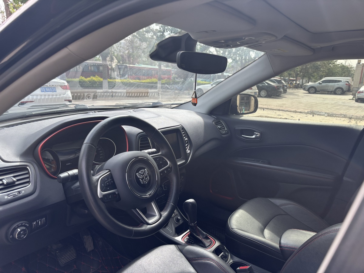 Jeep 指南者  2017款 200TS 自動(dòng)高性能四驅(qū)版圖片