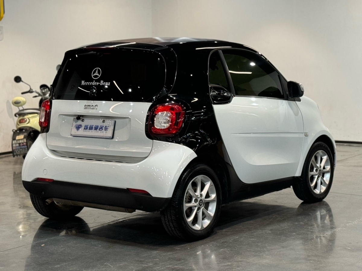 2015年12月smart fortwo  2015款 1.0L 52千瓦硬頂靈動版