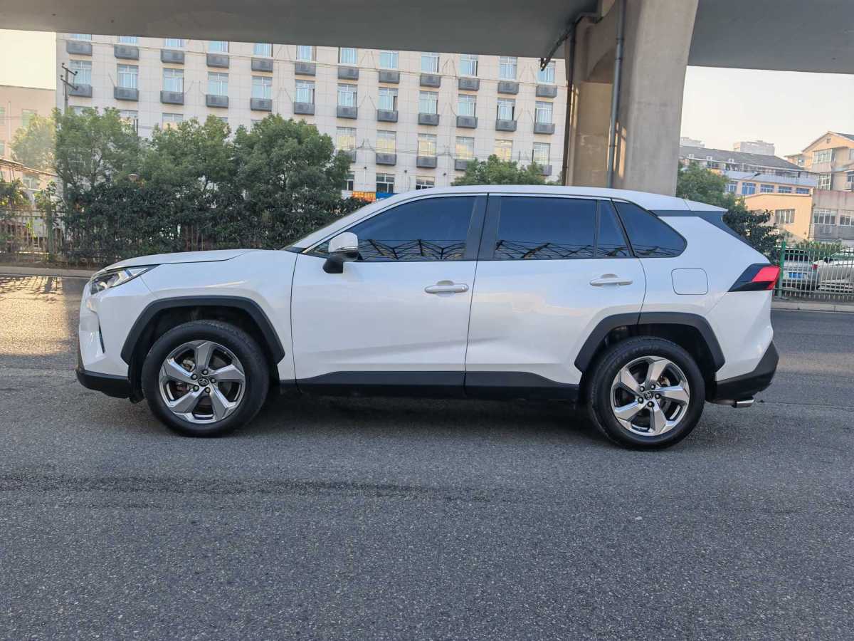 豐田 RAV4  2018款 榮放 2.0L CVT兩驅(qū)風(fēng)尚版圖片