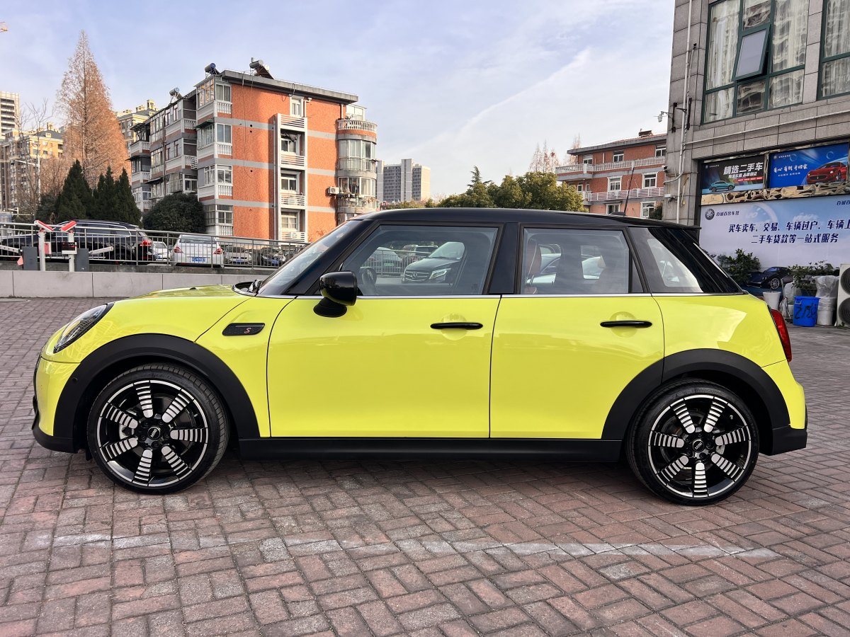 MINI MINI  2023款 改款 2.0T COOPER S 藝術(shù)家 五門版圖片