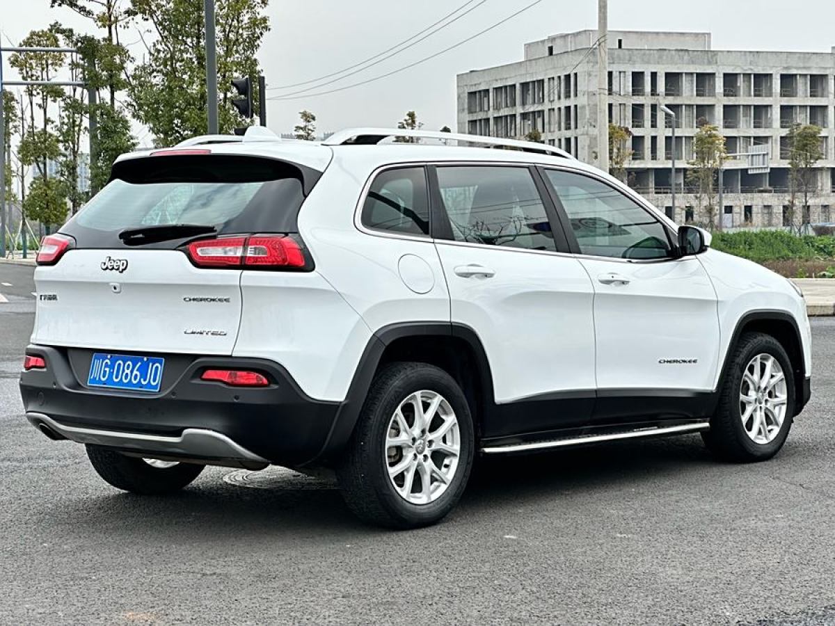 Jeep 自由光  2017款 2.0L 優(yōu)越版圖片