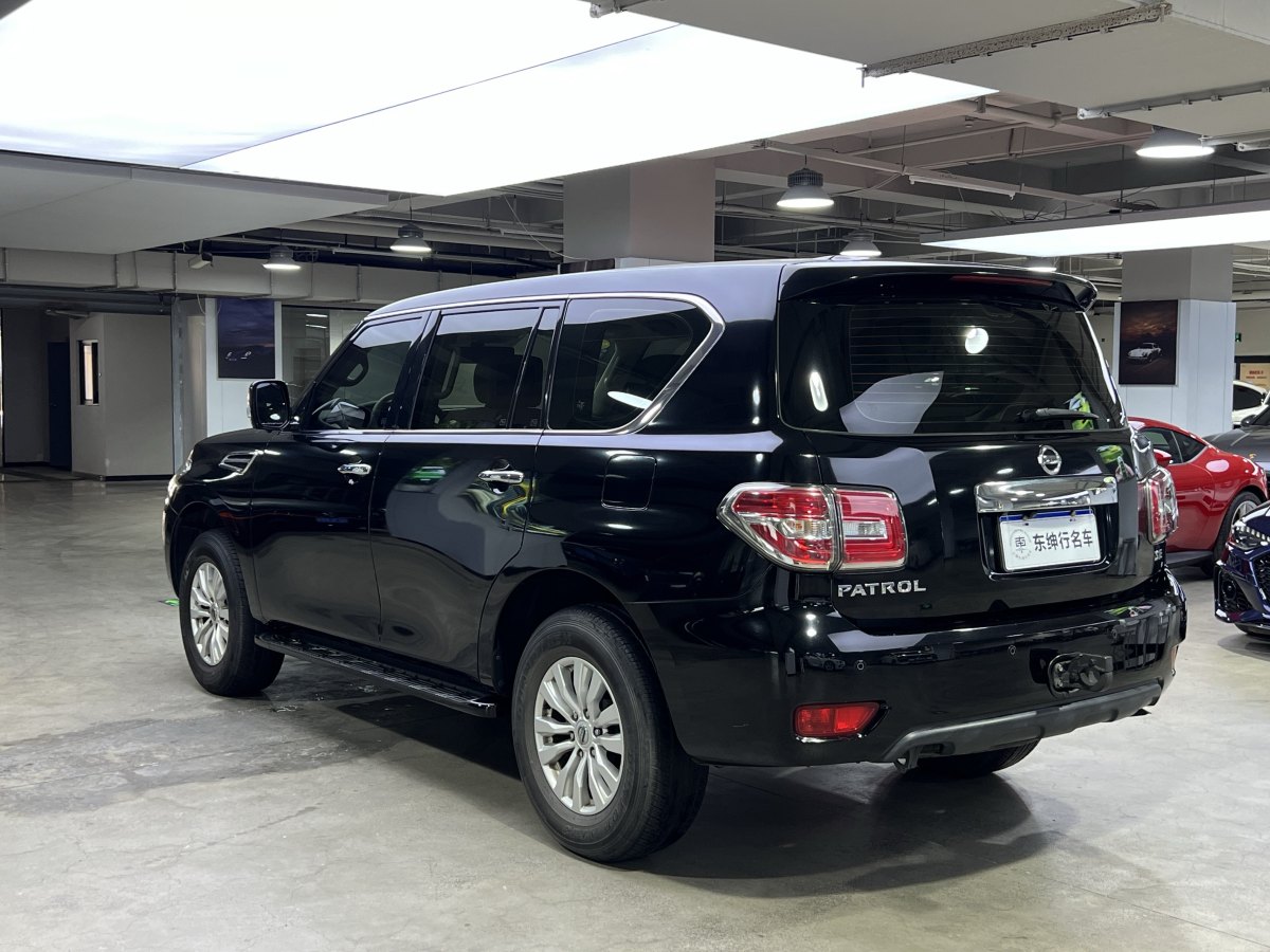 日產(chǎn) 途樂(lè)  2018款 4.0L 鉑金型圖片