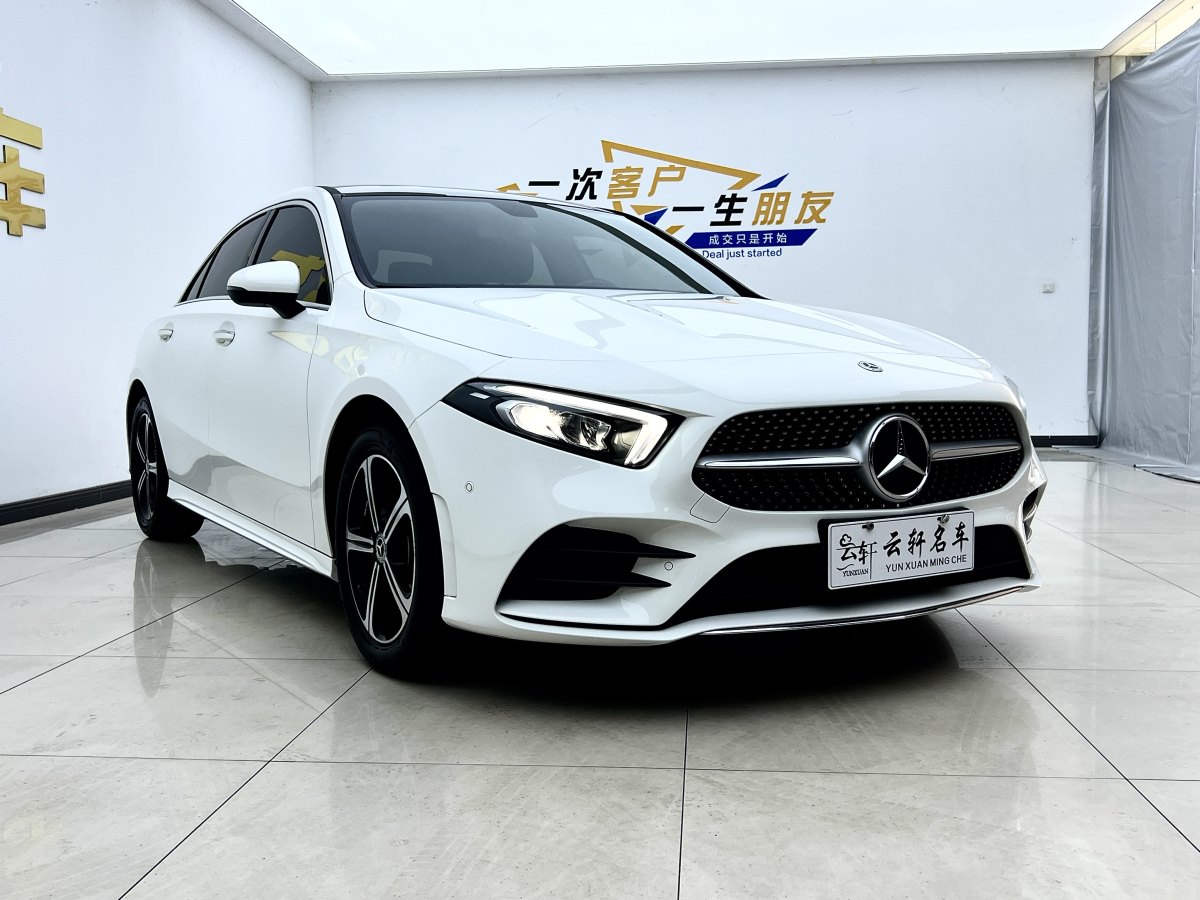 奔馳 奔馳A級(jí)  2022款 改款 A 200 L 運(yùn)動(dòng)轎車時(shí)尚型圖片