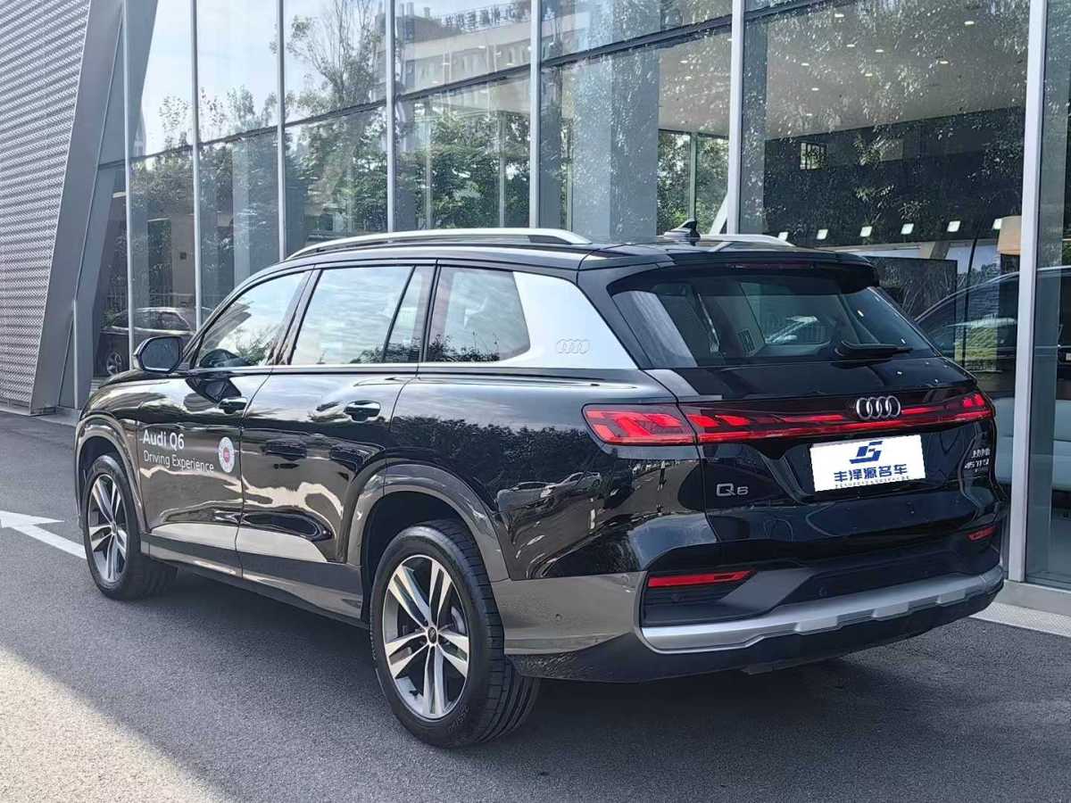 奧迪 奧迪Q6  2022款 45 TFSI quattro 齊云型 羽林套裝圖片