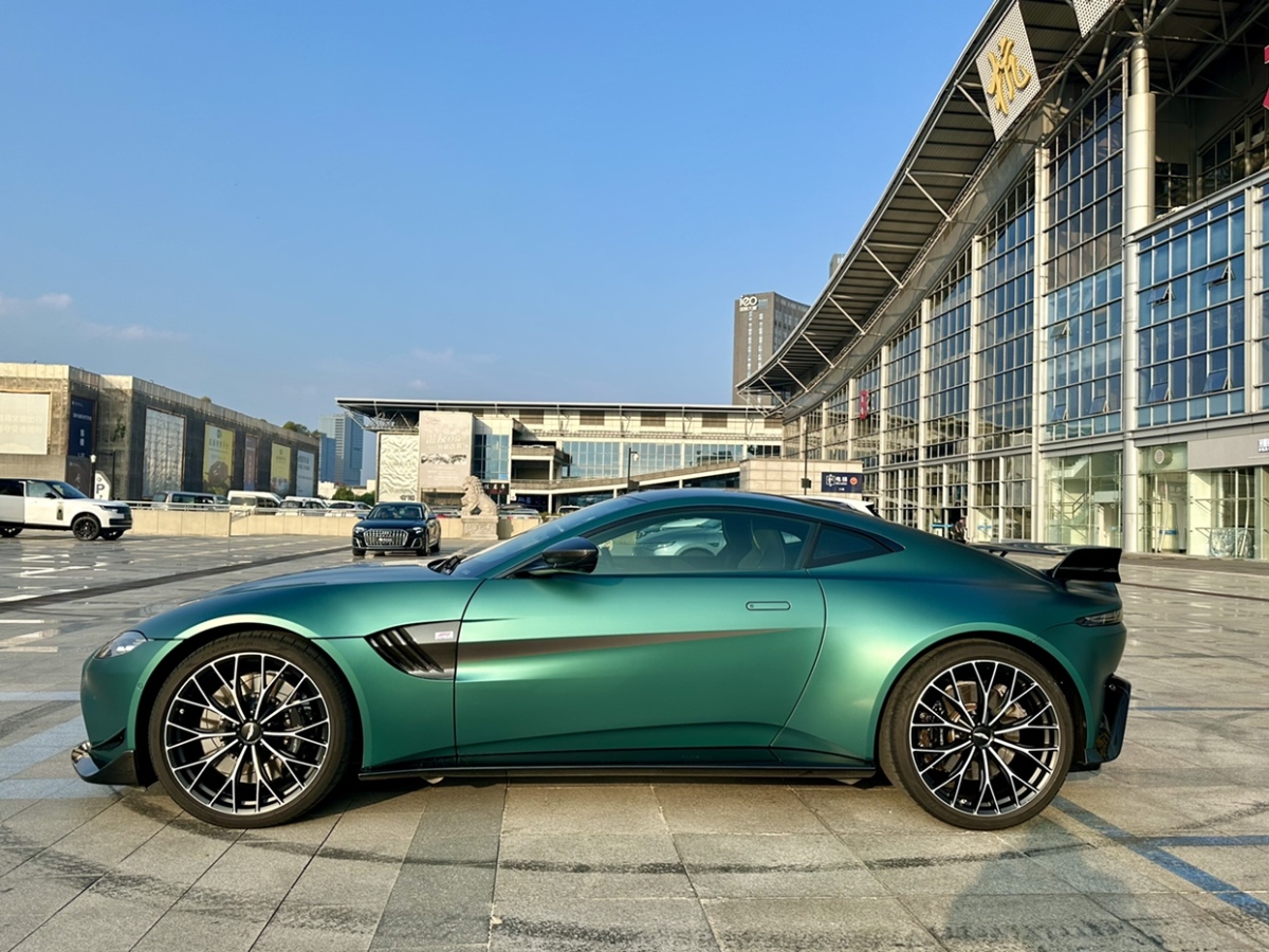 阿斯顿·马丁 V8 Vantage  2021款 F1 Edition Coupe图片