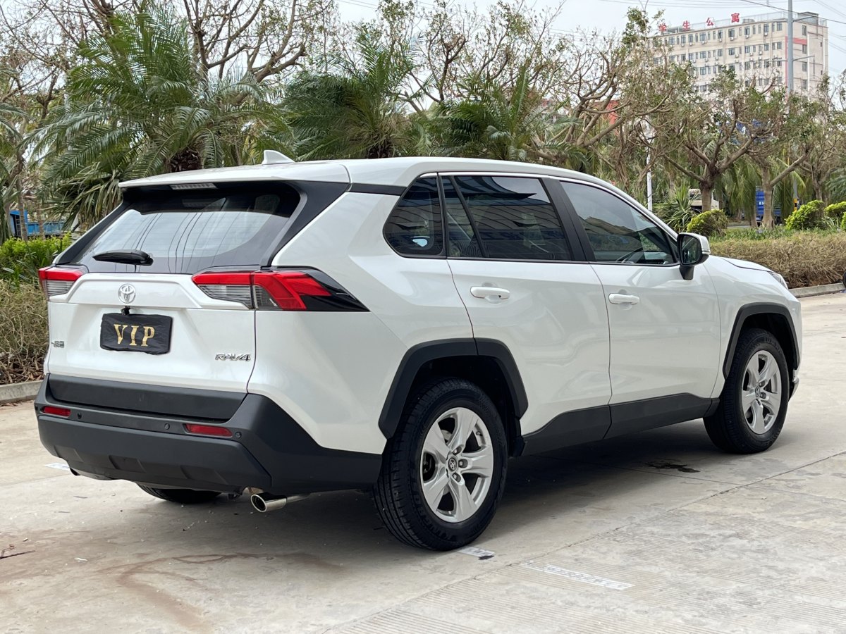 豐田 RAV4  2018款 榮放 2.0L CVT兩驅(qū)風(fēng)尚版圖片