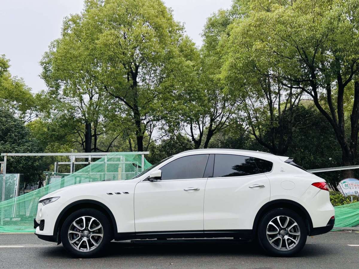 瑪莎拉蒂 Levante  2018款 3.0T 350Hp 標(biāo)準(zhǔn)版圖片