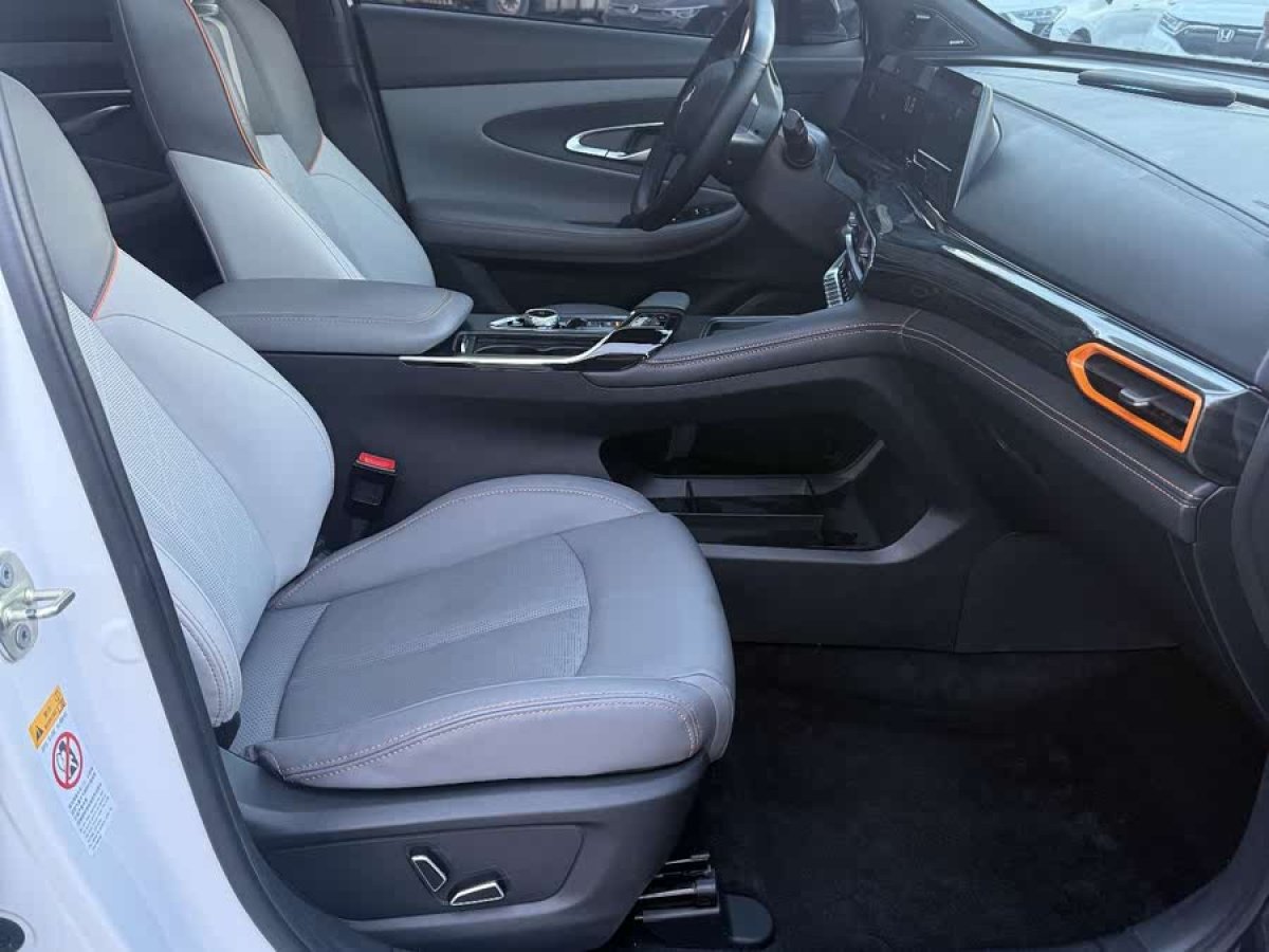 長(zhǎng)安 UNI-T  2022款 1.5T 旗艦型圖片
