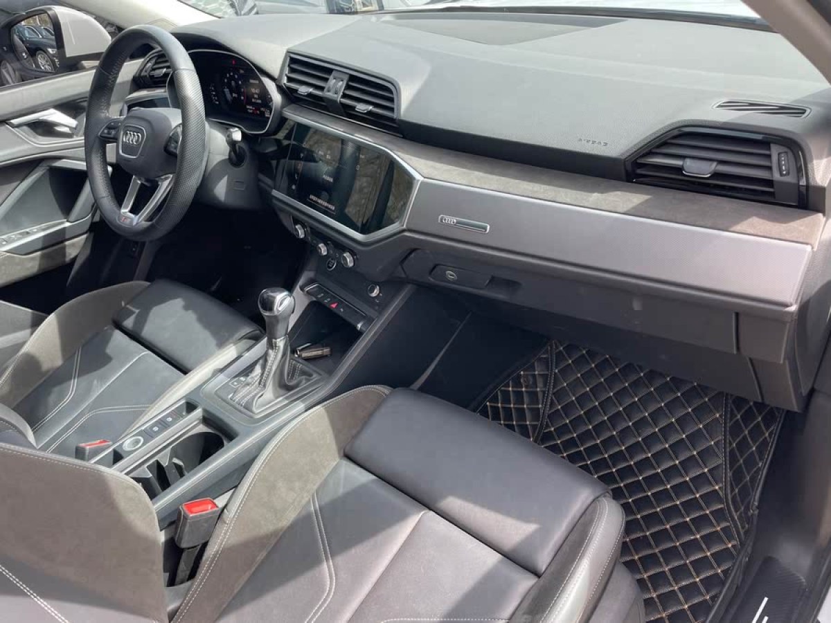 奧迪 奧迪Q3  2020款 35 TFSI 進(jìn)取動(dòng)感型圖片