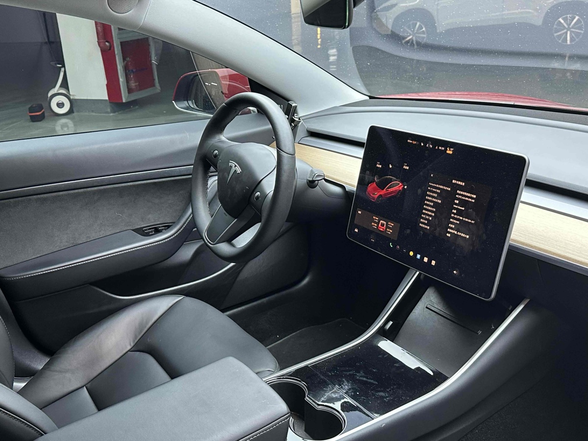 特斯拉 Model 3  2019款 標(biāo)準(zhǔn)續(xù)航后驅(qū)升級(jí)版圖片