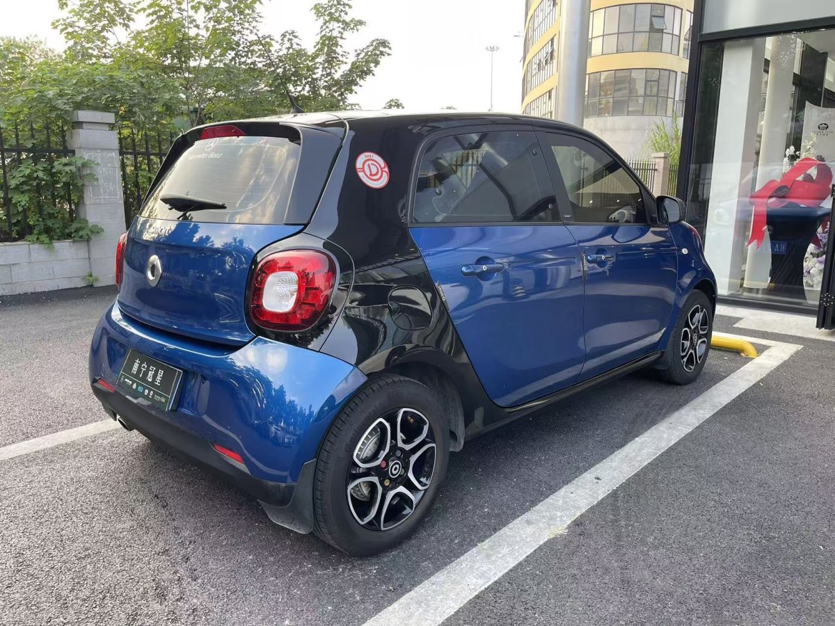 smart forfour  2017款 0.9T 66千瓦摯愛特別版圖片