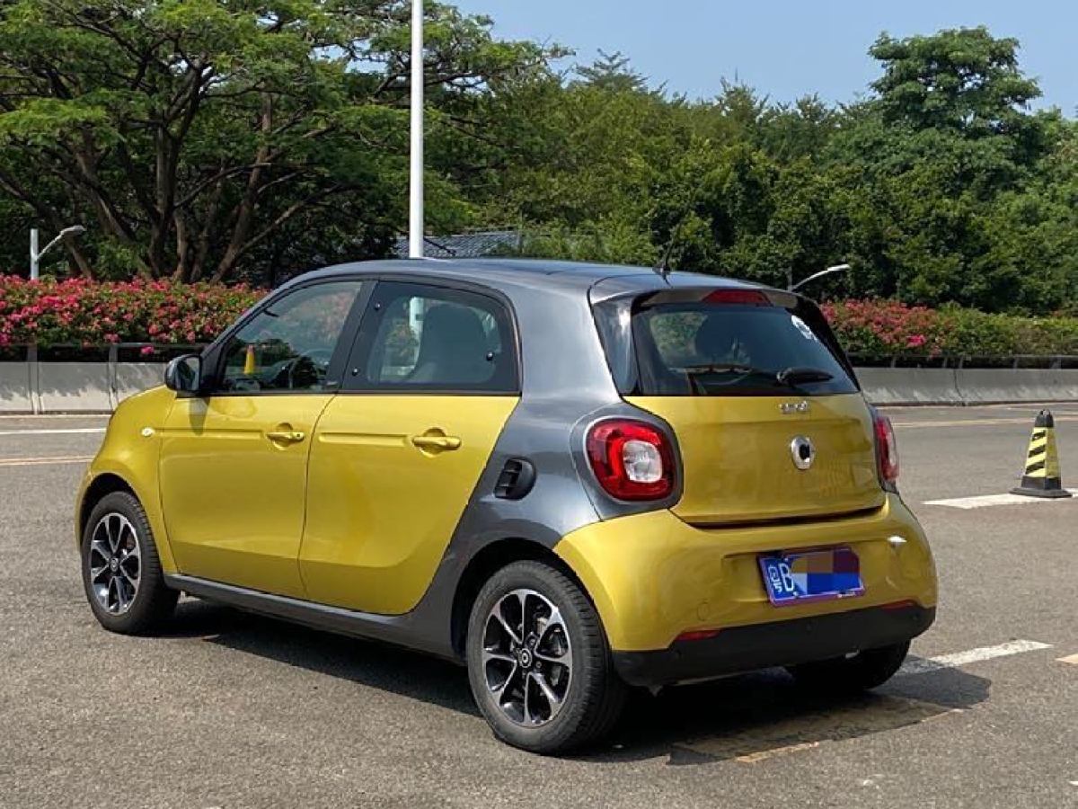 smart forfour  2016款 1.0L 52千瓦激情版圖片