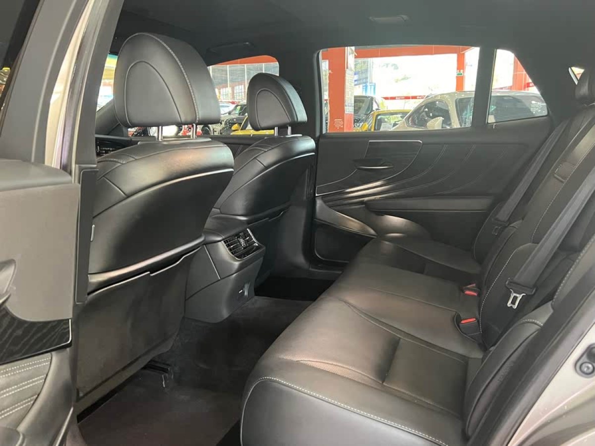 雷克薩斯 LS  2021款 500h 卓越版圖片
