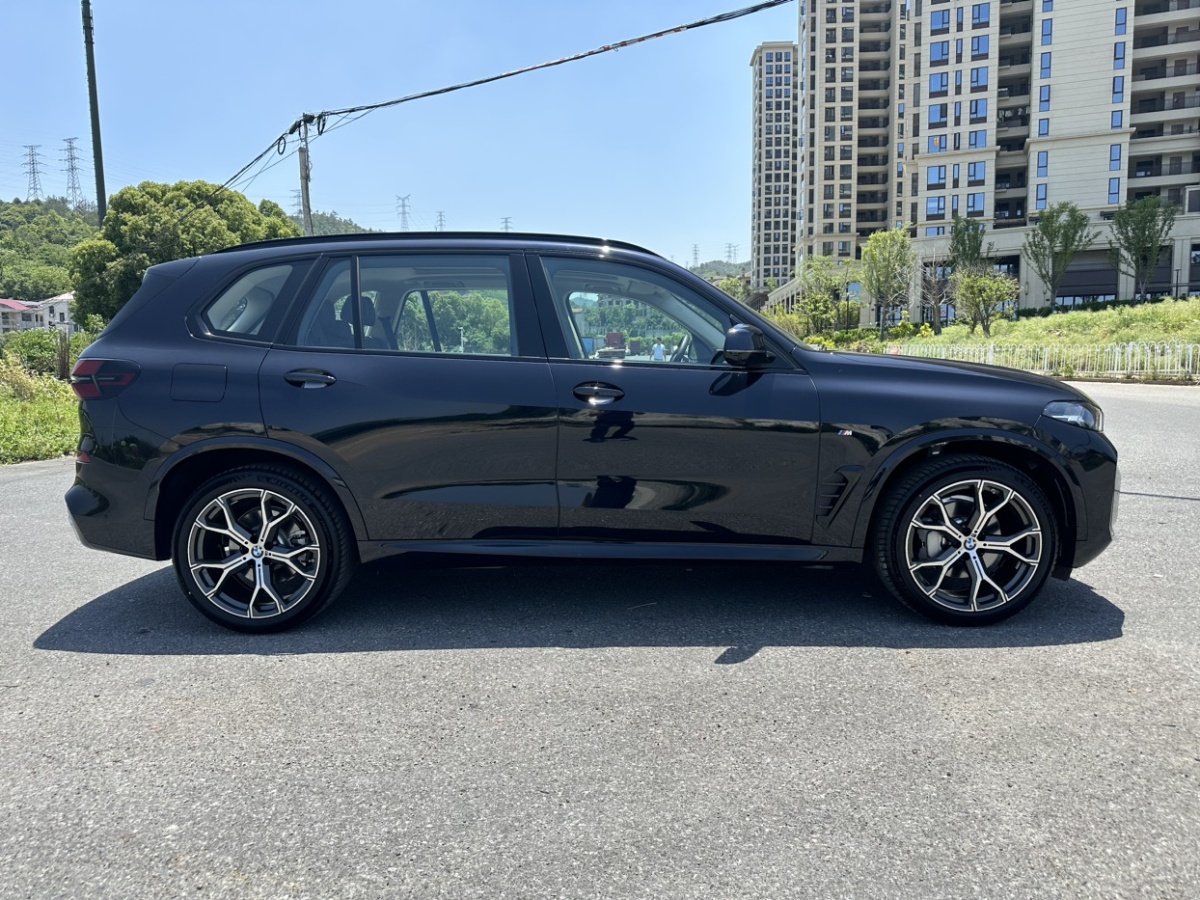 寶馬 寶馬X5  2023款 xDrive 30Li 尊享型M運(yùn)動(dòng)曜夜套裝圖片