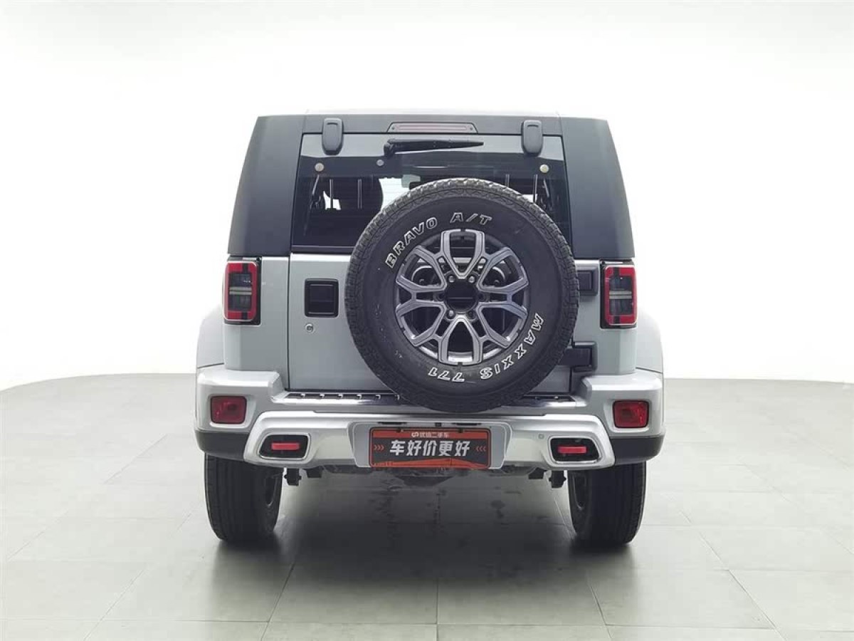 北京 BJ40  2020款 2.0T 自動(dòng)四驅(qū)城市獵人版?zhèn)b客型圖片