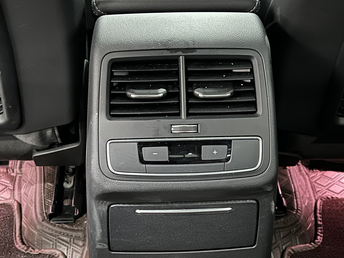 奧迪 奧迪A4L  2023款 40 TFSI 豪華動感型圖片