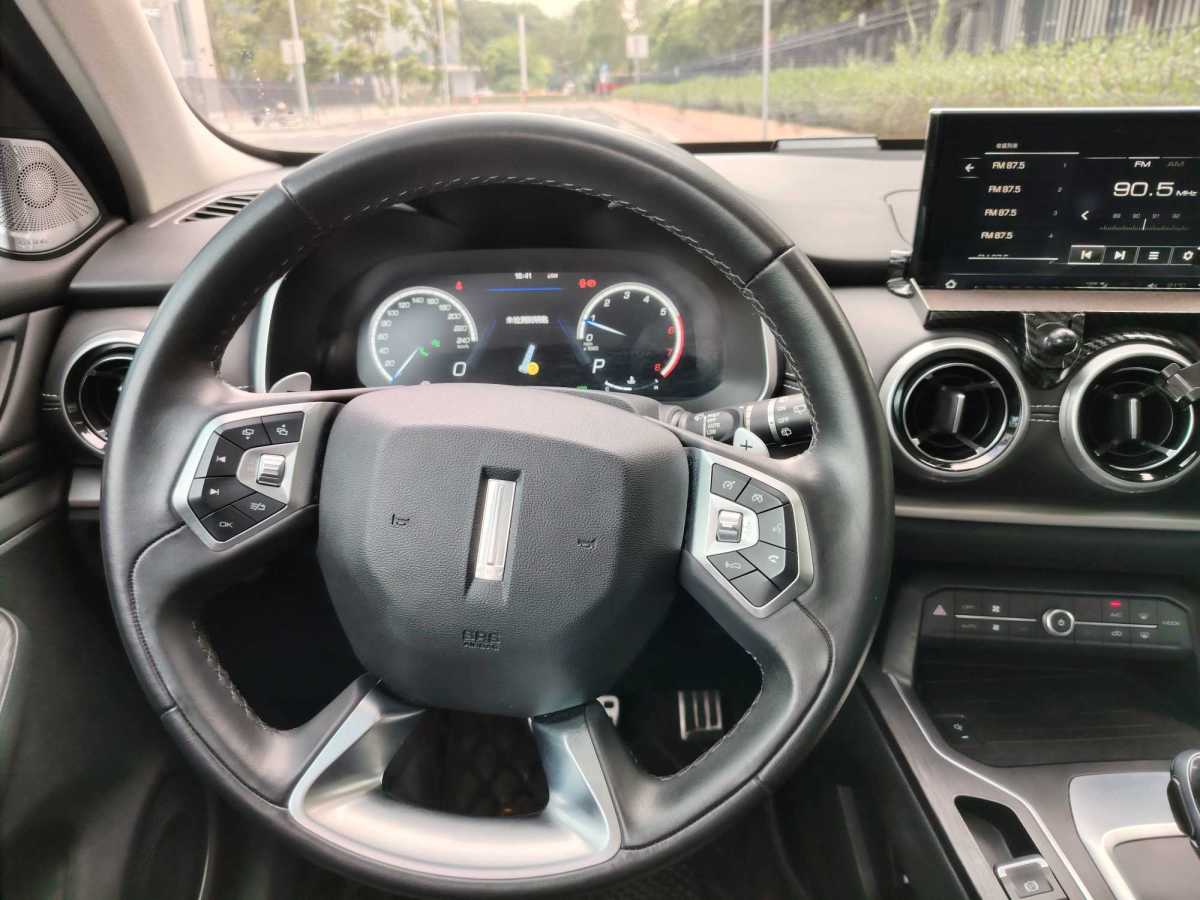 WEY VV6  2018款 2.0T 兩驅(qū)超豪型圖片