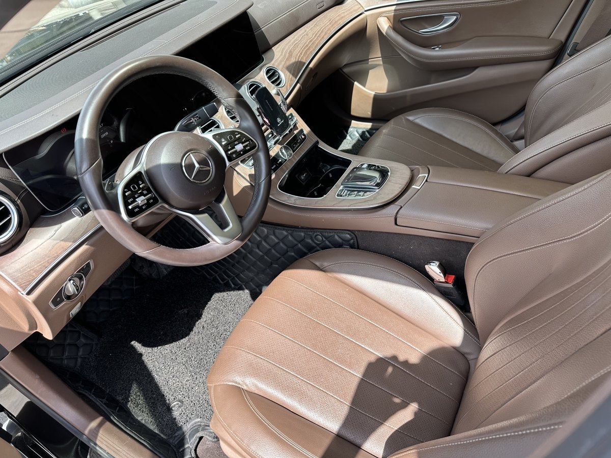2019年9月奔驰 奔驰E级  2019款 改款 E 300 L 时尚型