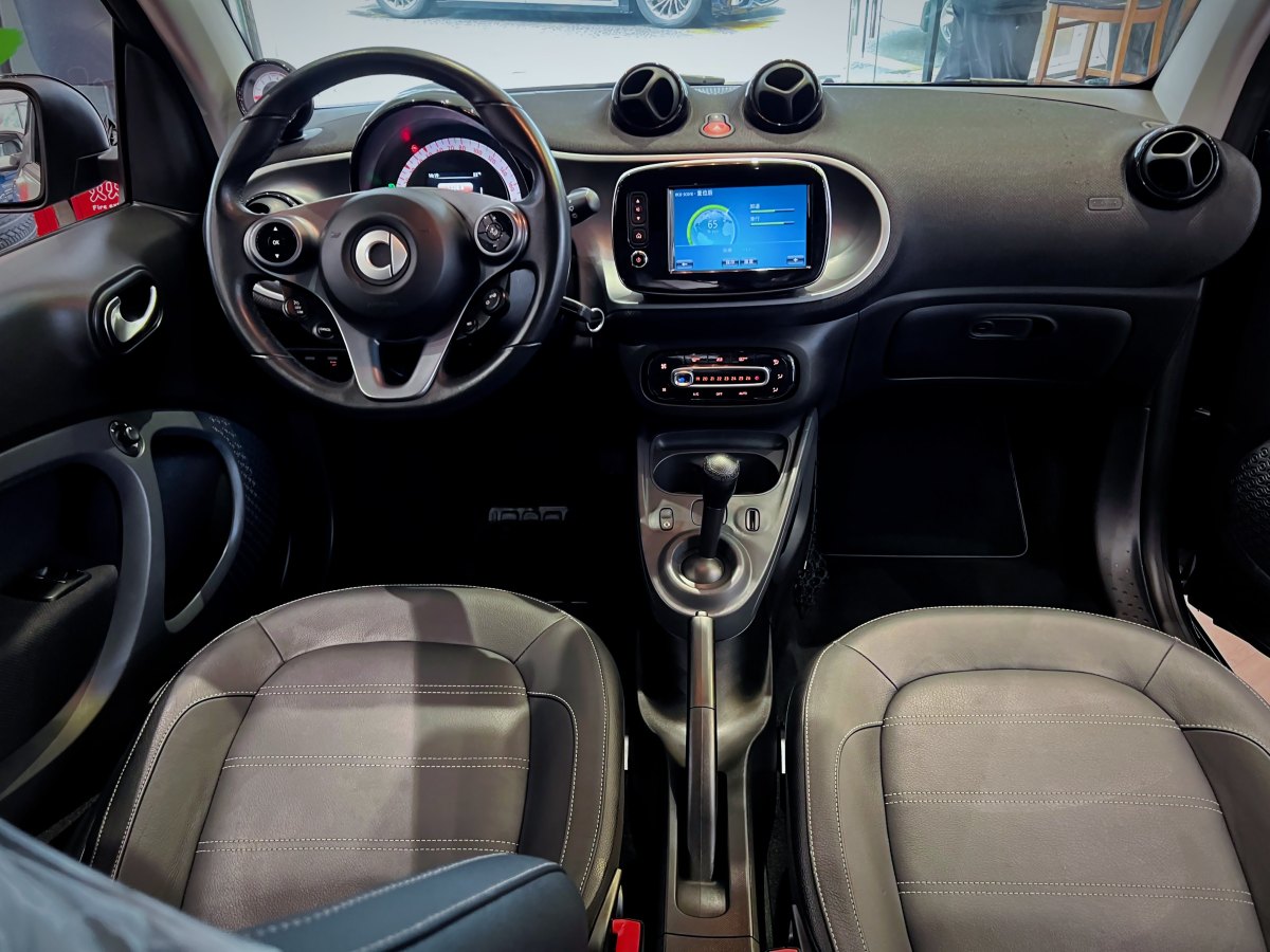 smart fortwo  2016款 0.9T 66千瓦硬頂先鋒版圖片