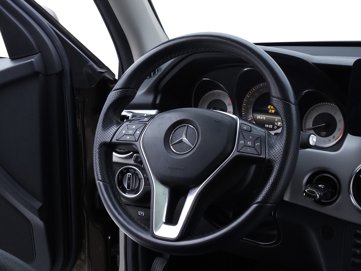 奔馳 奔馳GLK級(jí)  2013款 GLK 300 4MATIC 動(dòng)感天窗型圖片