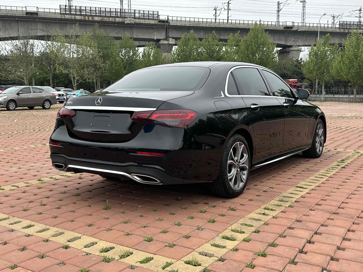 奔馳 奔馳E級  2022款 改款 E 300 L 運動尊貴型圖片