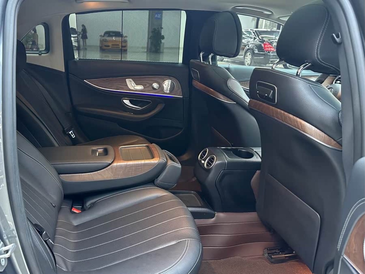 奔馳 奔馳E級  2020款 E 300 L 豪華型圖片