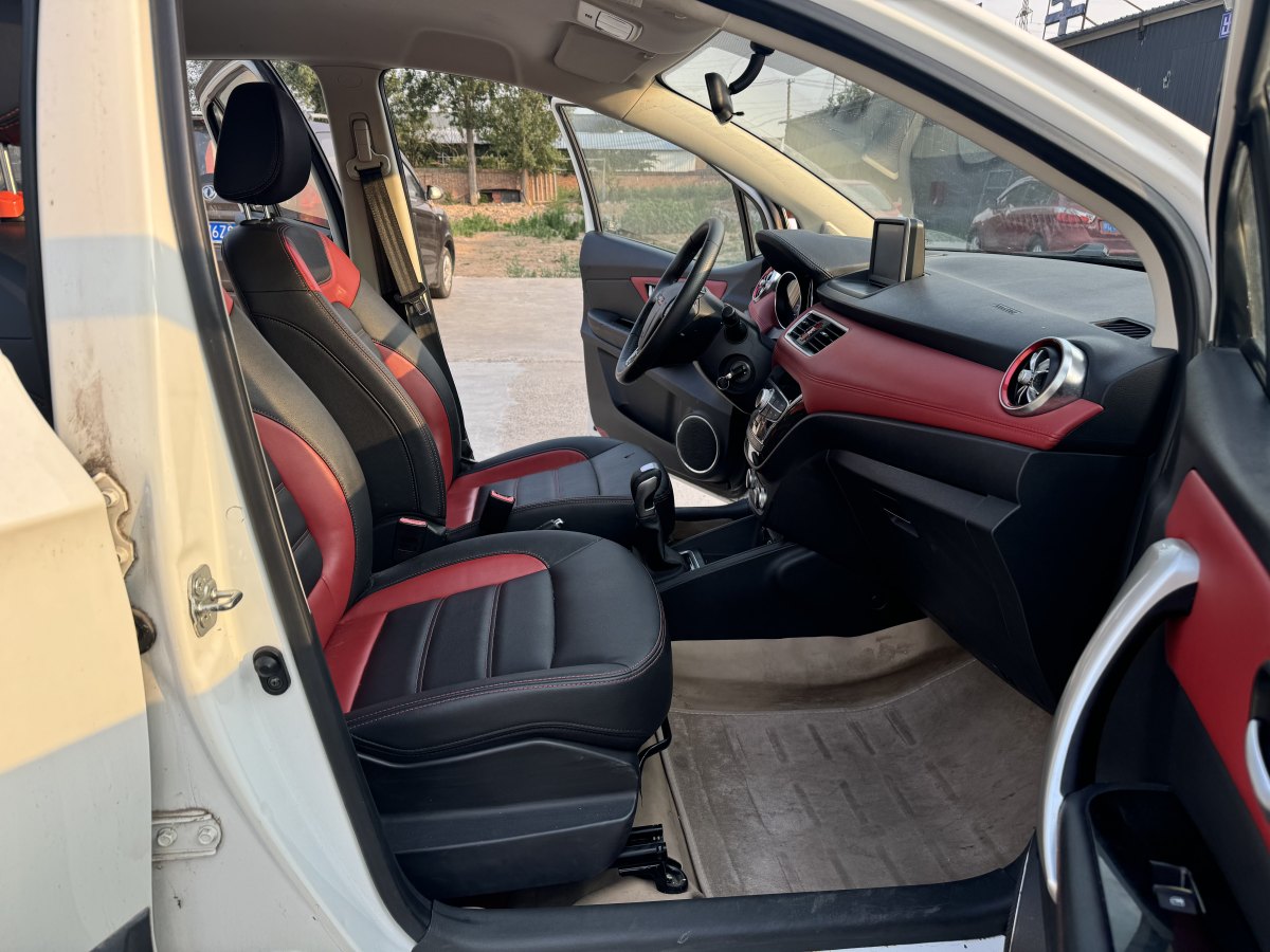 哈弗 H1  2015款 1.5L AMT尊貴型圖片