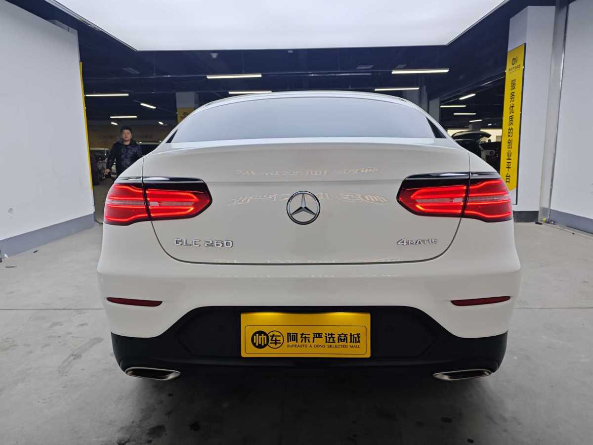 奔馳 奔馳GLC  2022款 改款 GLC 260 4MATIC 轎跑SUV圖片