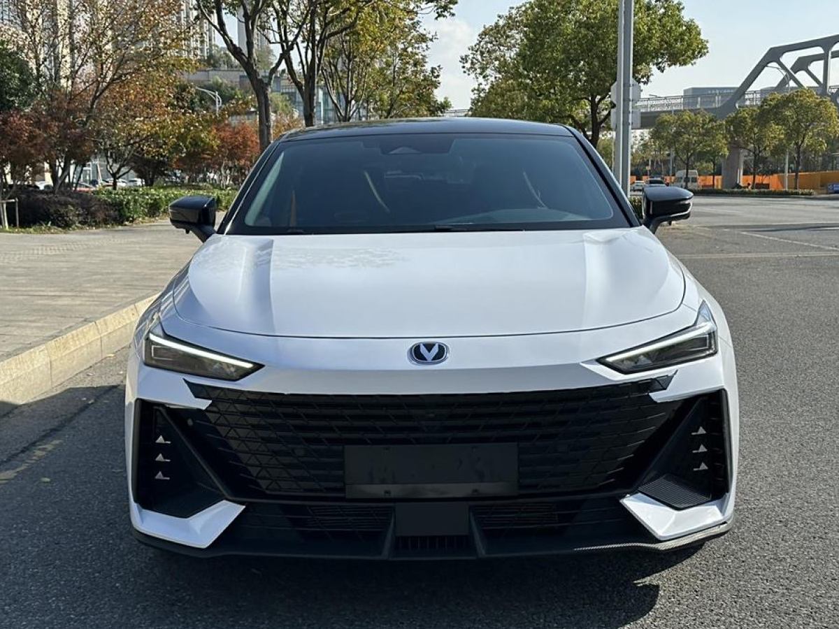 長(zhǎng)安 長(zhǎng)安UNI-V  2022款 1.5T 尊貴型圖片