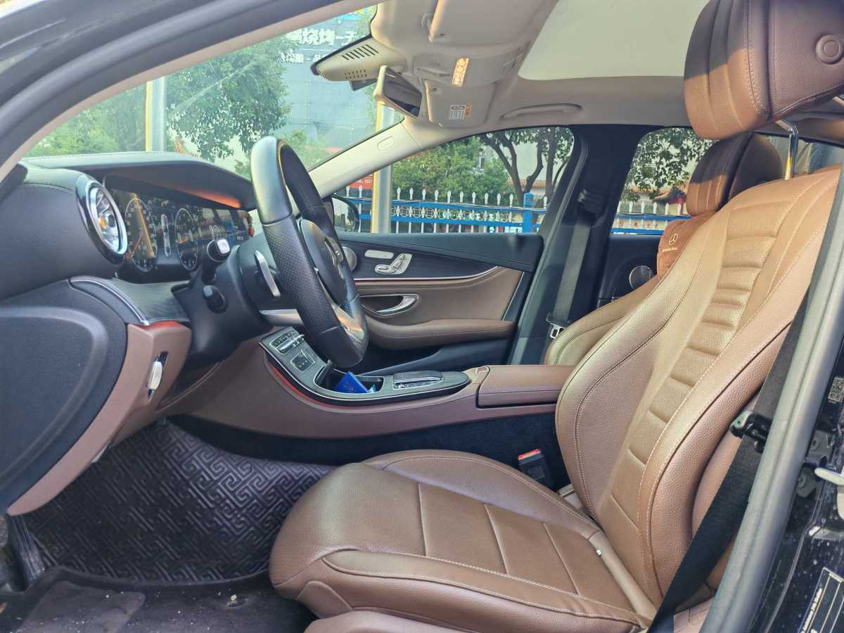 2019年7月奔驰 奔驰E级  2019款 改款 E 300 L 运动豪华型