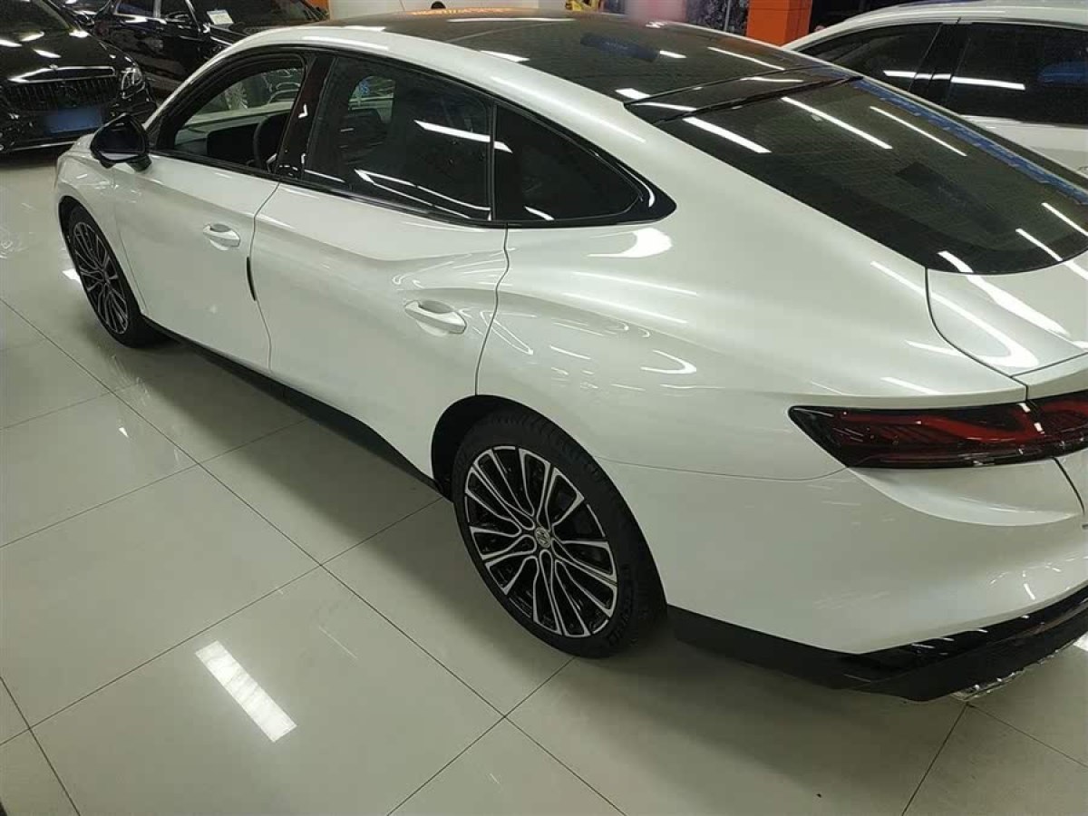 名爵 名爵7  2023款 1.5T DCT至美優(yōu)雅版圖片