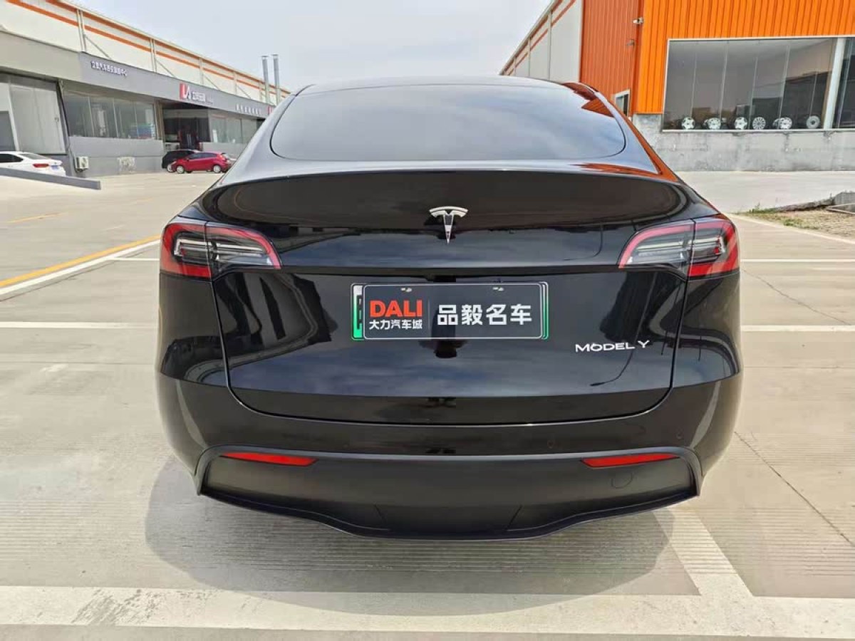 特斯拉 Model Y  2021款 標(biāo)準(zhǔn)續(xù)航后驅(qū)版圖片