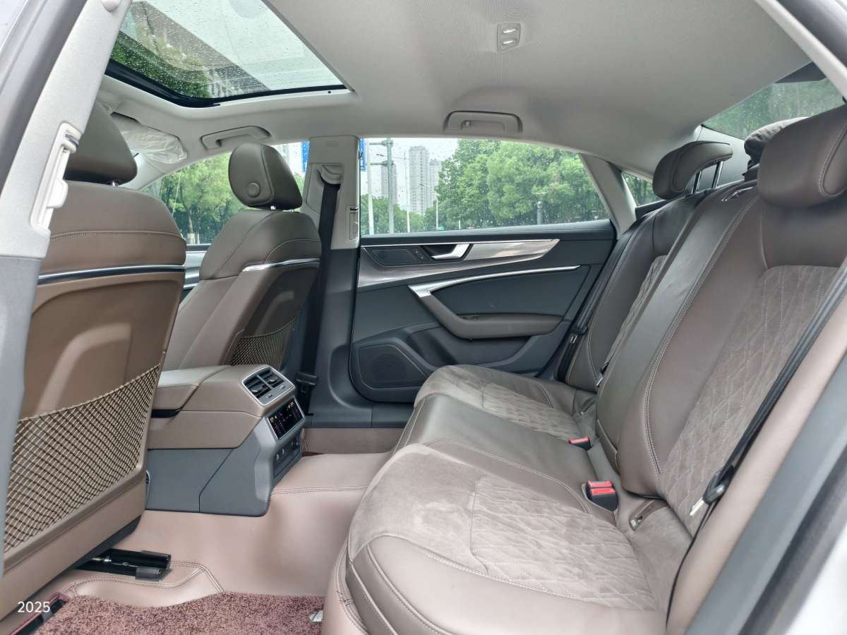 奧迪 奧迪A7L  2024款 45 TFSI quattro 奢享型圖片