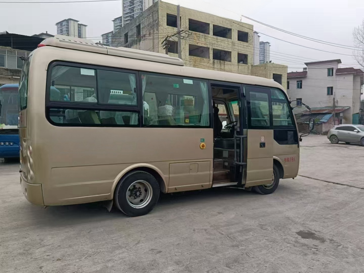 國六19座中型B照可開宇通6609型客車圖片