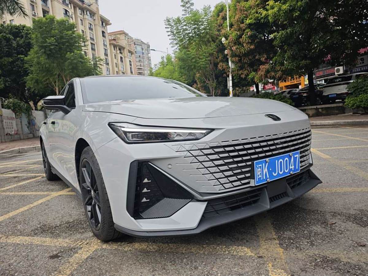 長(zhǎng)安 長(zhǎng)安UNI-V  2022款 1.5T 尊貴型圖片