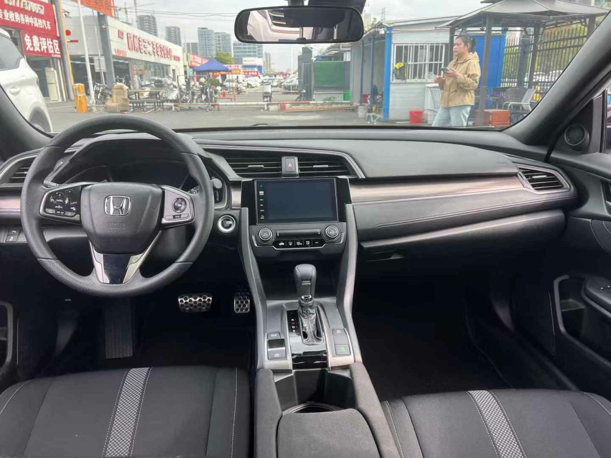 本田 思域  2021款 HATCHBACK 220TURBO CVT新銳控圖片