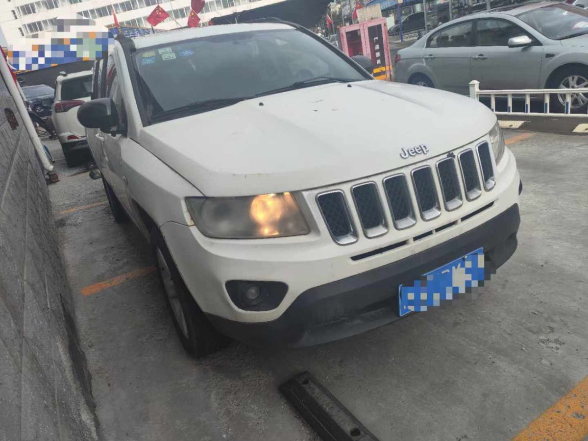 Jeep 指南者  2011款 2.0L 兩驅(qū)運動版圖片