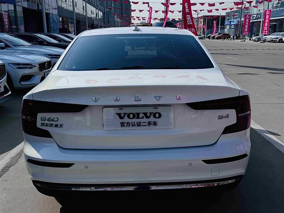 2023年6月沃爾沃 S60L  2023款 B4 智遠(yuǎn)豪華版