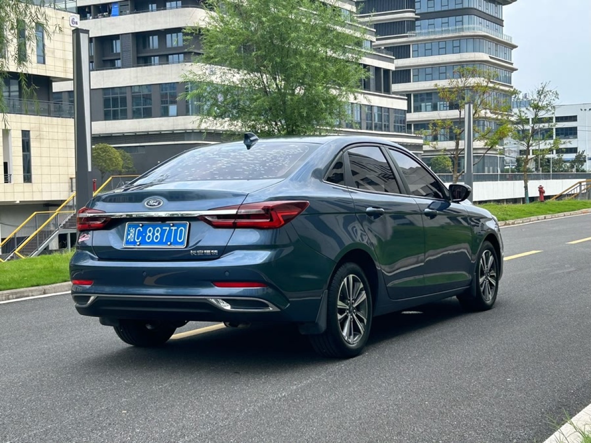 福特 福睿斯  2021款 1.5L 自動鉆石版圖片