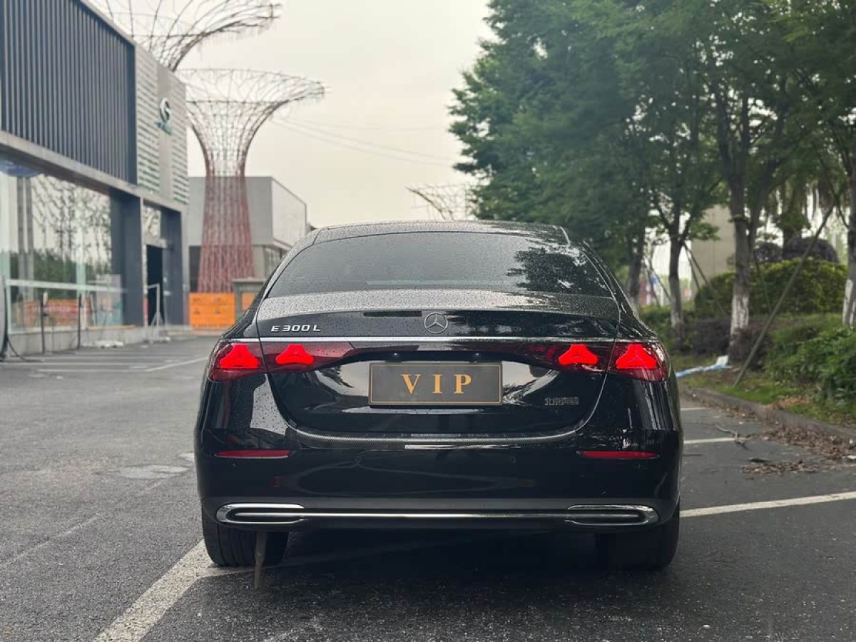 奔馳 奔馳E級  2024款 改款 E 300 L 豪華型圖片