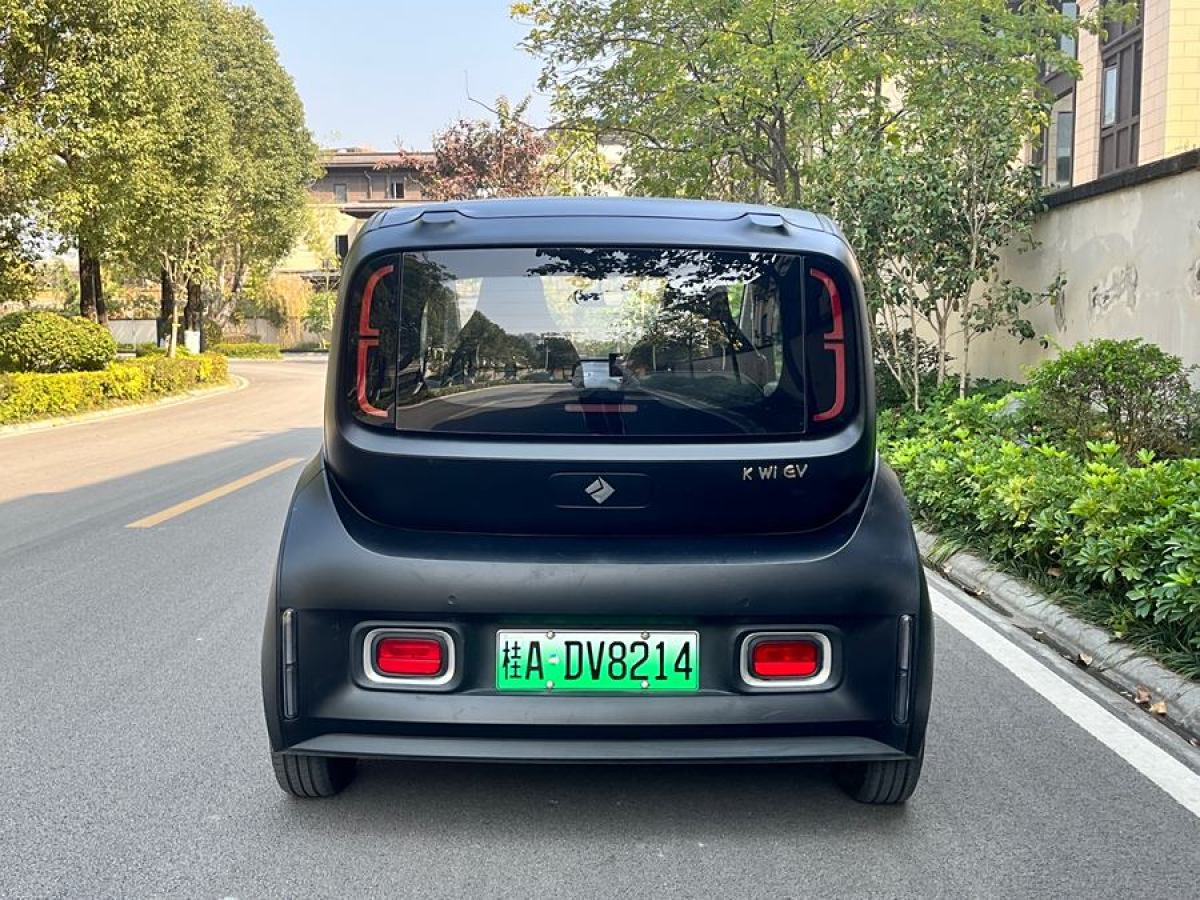 寶駿 寶駿KiWi EV  2022款 藝術(shù)家輕享版 三元鋰圖片