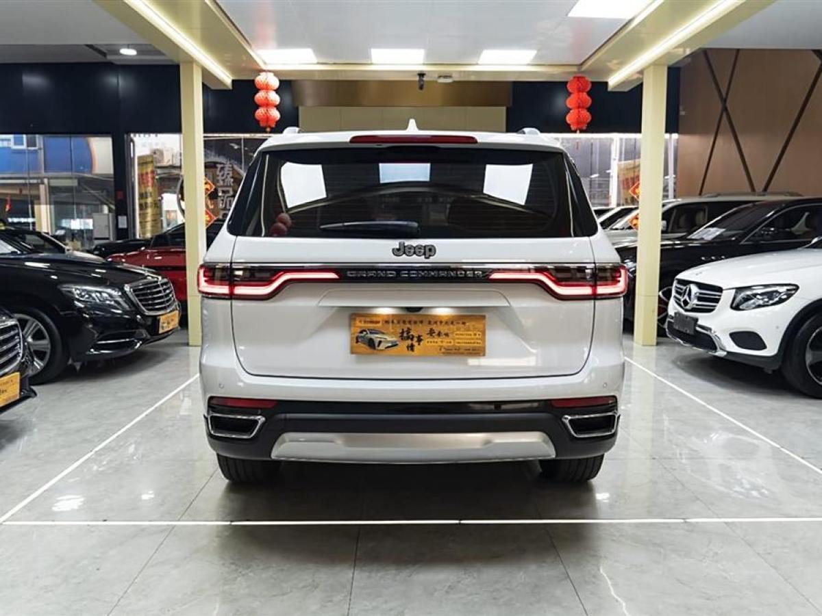 Jeep 大指揮官  2022款 2.0T 兩驅(qū)豪華版圖片