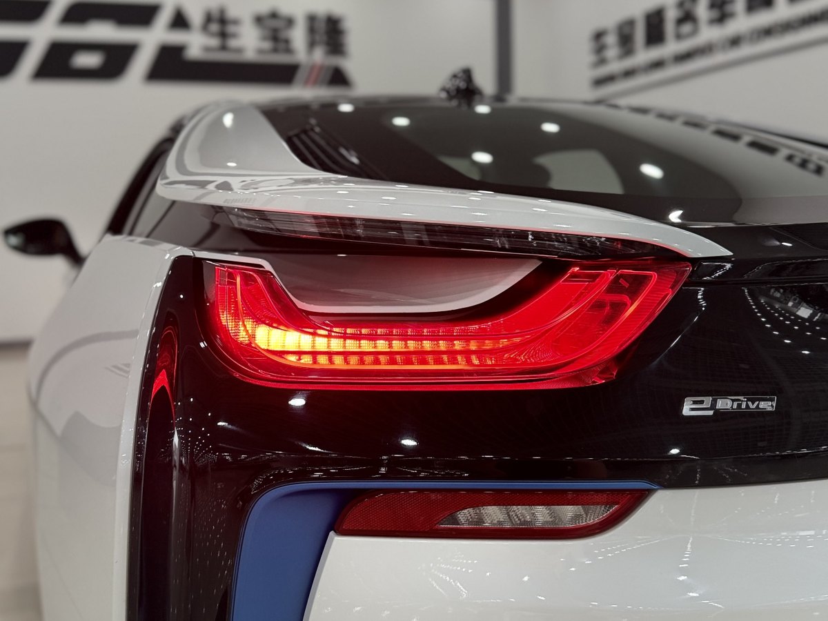 寶馬 寶馬i8  2014款 標(biāo)準(zhǔn)型圖片