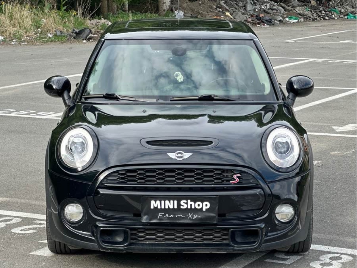 MINI MINI  2016款 2.0T COOPER S 表現(xiàn)派 五門版圖片