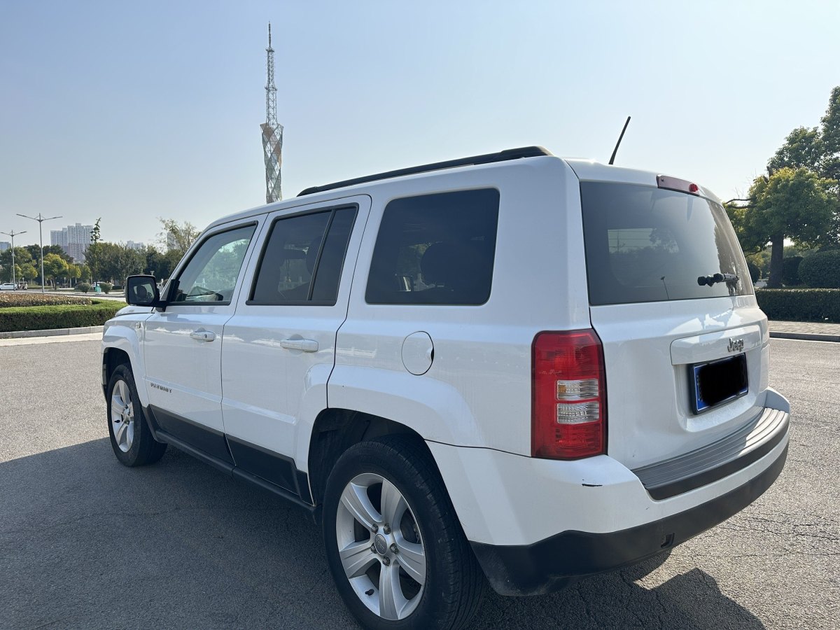 Jeep 自由客  2014款 2.4L 蛇行珍藏版圖片