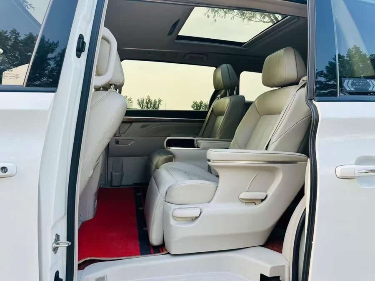 廣汽傳祺 M8  2018款 320T 尊貴版圖片